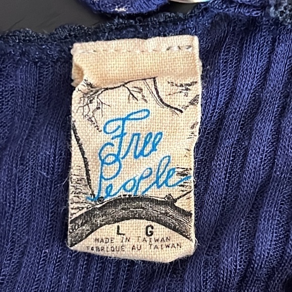 Vintage 1990s Free People tank top with lace accent and floral print, blue L - Picture 10 of 10